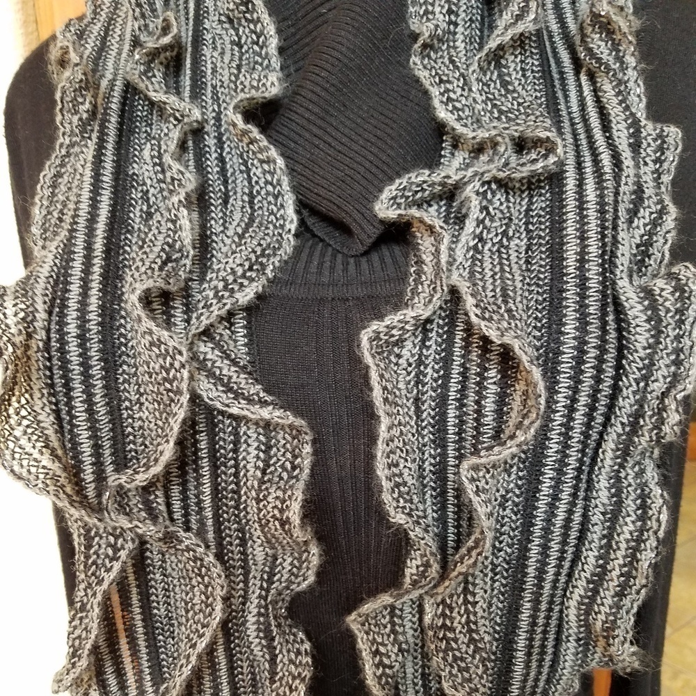 BLACK & Beige Ruffly Infinity Scarf - Picture 3 of 3